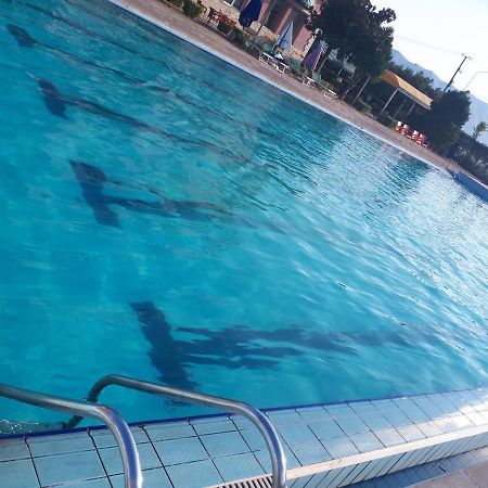 Hotel Meteor New Shtoj Zewnętrze zdjęcie