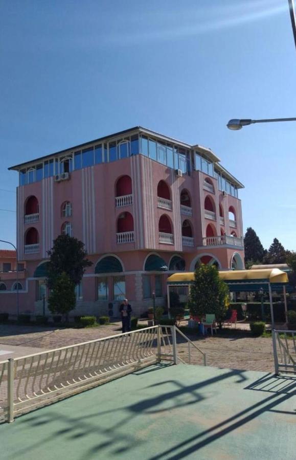 Hotel Meteor New Shtoj Zewnętrze zdjęcie