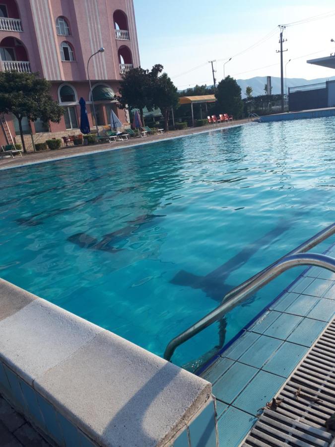 Hotel Meteor New Shtoj Zewnętrze zdjęcie
