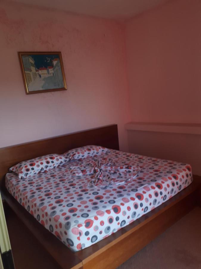 Hotel Meteor New Shtoj Zewnętrze zdjęcie